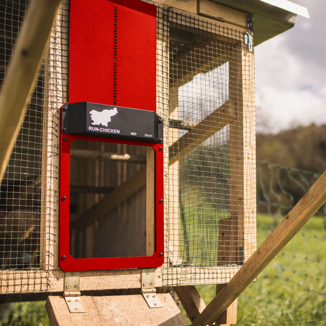 RUN-CHICKEN T80 Automatic Coop Door – Red (with Bluetooth)