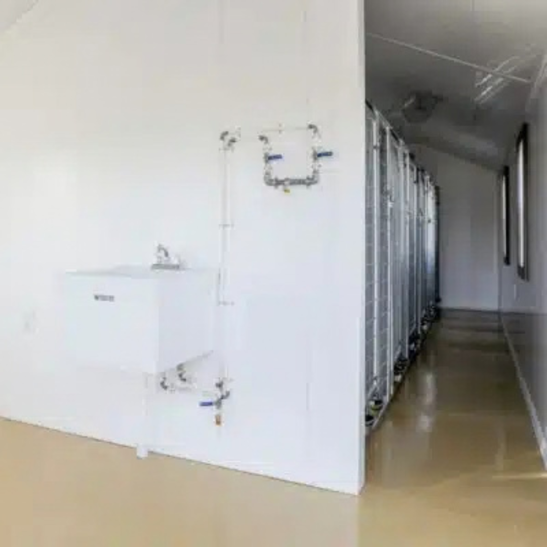 Bind in Hand 12×32 6-Run Commercial Kennel