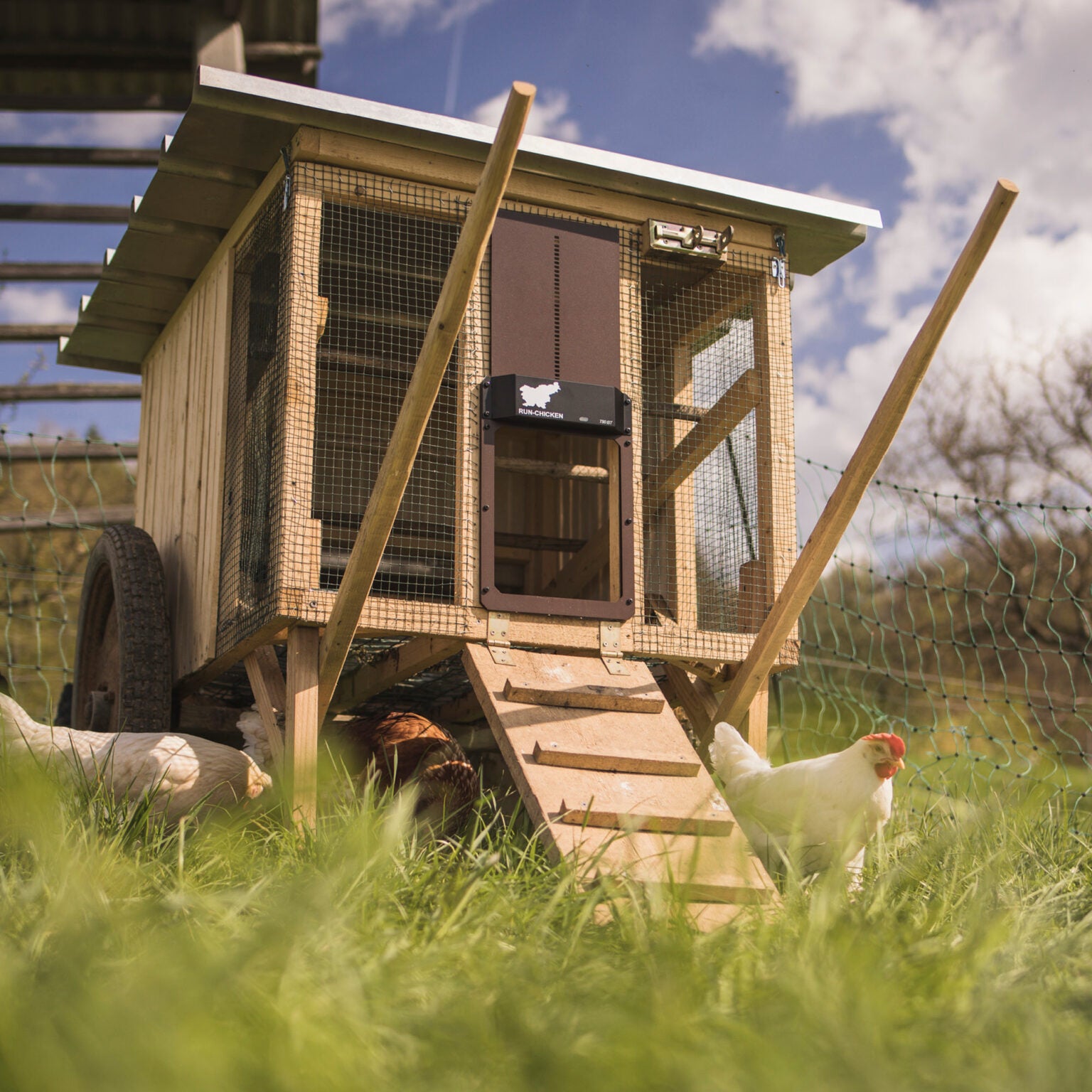 RUN-CHICKEN T80 Automatic Coop Door – Brown (with Bluetooth)