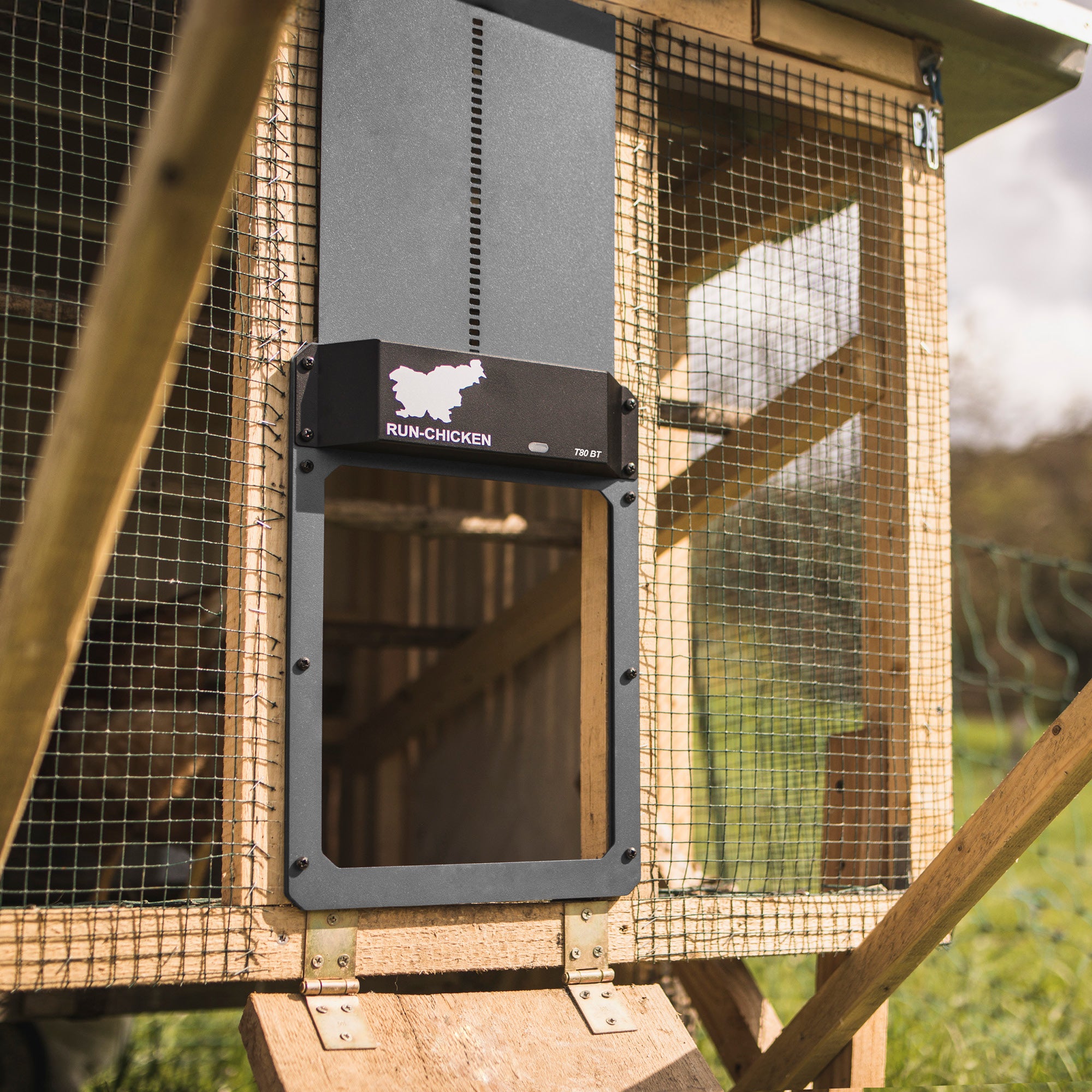 RUN-CHICKEN T80 Automatic Coop Door – Grey (with Bluetooth)